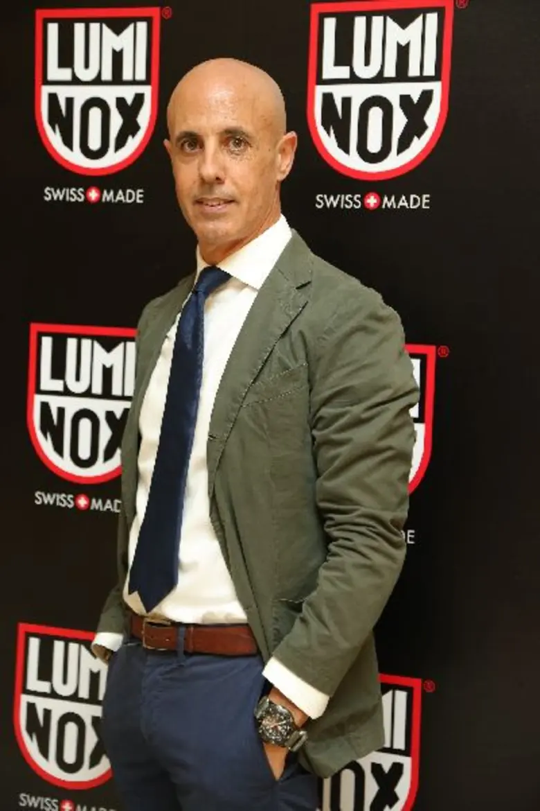 Luminox โดย บริษัท ศรีทองพาณิชย์ จำกัด ร่...