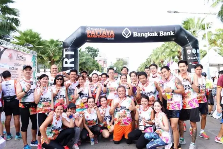 คุณเนียว คีน บูน ผู้จัดการทั่วไปนำคณะผู้บ...