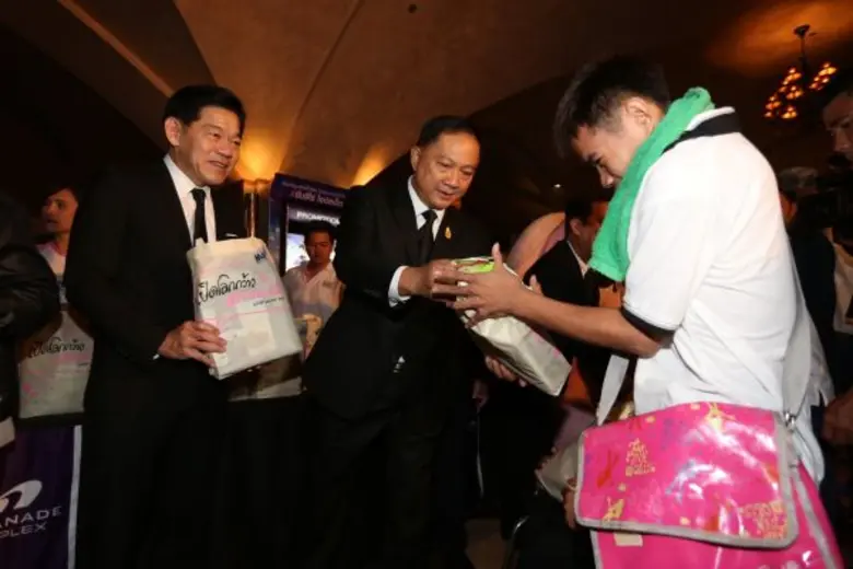 พม. ร่วมกับ มูลนิธิ เมเจอร์ แคร์ พัฒนาเด็กและเยาวชนตามแนวทางประชารัฐ จัดกิจกรรม “พม.พาน้องดูหนัง” นำเด็กด้อยโอกาส และเด็กพิการ ในความดูแลของ พม. 200 คน ชมภาพยนตร์สร้างแรงบันดาลใจ มีความรักชาติ