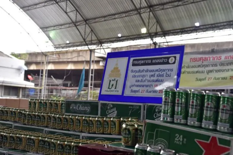 กรมศุลกากรจับกุมสินค้าแบรนด์เนม และบุหรี่ สุรา ไวน์ ลักลอบหนีศุลกากร มูลค่ากว่า 15 ล้านบาท