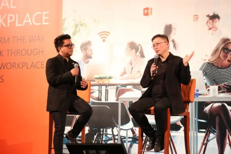 นายวุฒิชัย เจริญผล (ขวา) รองประธานเจ้าหน้าที่บริหาร...