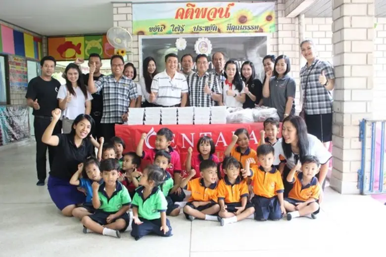 นายมนูญ วุฒิ ผู้จัดการทั่วไป พร้อมด้วยคณะ...