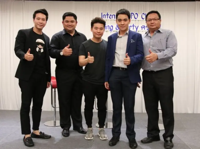 หยง ธำรงชัย เอกอมรวงศ์ (ที่ 2 ซ้ายมือ) เท...