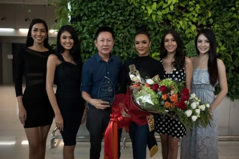 แฟนคลับเฮ!ต้อนรับ “อุ้ม” ถึงเมืองไทย หลังคว้า 3 ตำแหน่งบนเวทีนางงามโลก Miss United Continents 2017