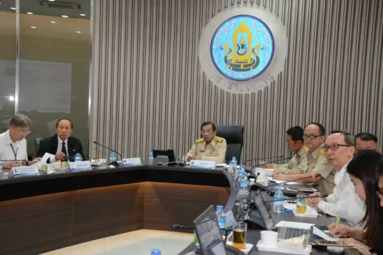 พลเอก ฉัตรชัย สาริกัลยะ รัฐมนตรีว่าการกระ...