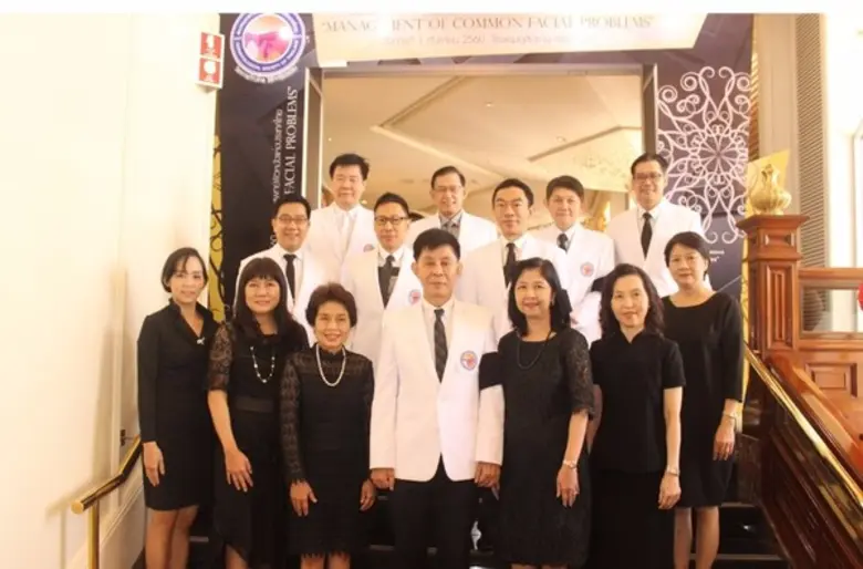 รศ.นพ. นภดล นพคุณ นายกสมาคมแพทย์ผิวหนังแห...