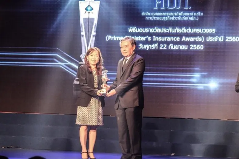 คุณวีณา นิรมานสกุล รองกรรมการผู้จัดการสาย...