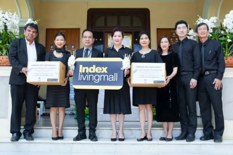 คุณขันทอง อุดมมหันติสุข (ที่ ๔ จากซ้าย) ร...