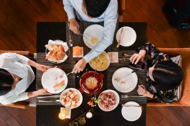 ห้องอาหาร อัพ แอนด์ อะบัฟแนะนำอาหารชุด แฟมิลี่ แชร์ริ่ง