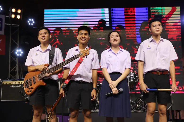 ใครคือสุดยอดวงดนตรีระดับมัธยมของ Hotwave ...