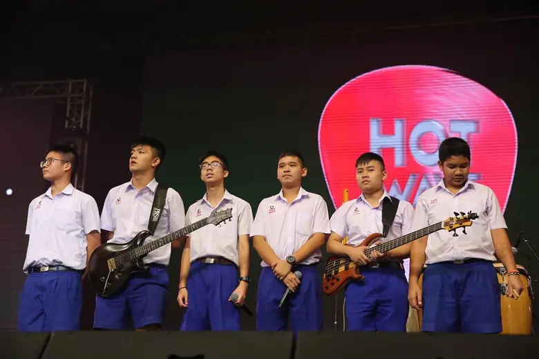 1 ตุลาวันดวลเดือด!! “Hotwave Music Awards2017”  รอบไฟนอล