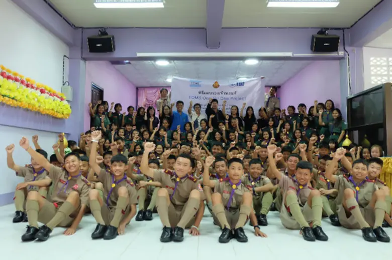 มูลนิธิ EDF ร่วมกับรองเท้าทอมส์ห่วงใยสุขภาพมอบรองเท้าแก่นักเรียนไทยที่ยากจนกว่า 38,000 คู่