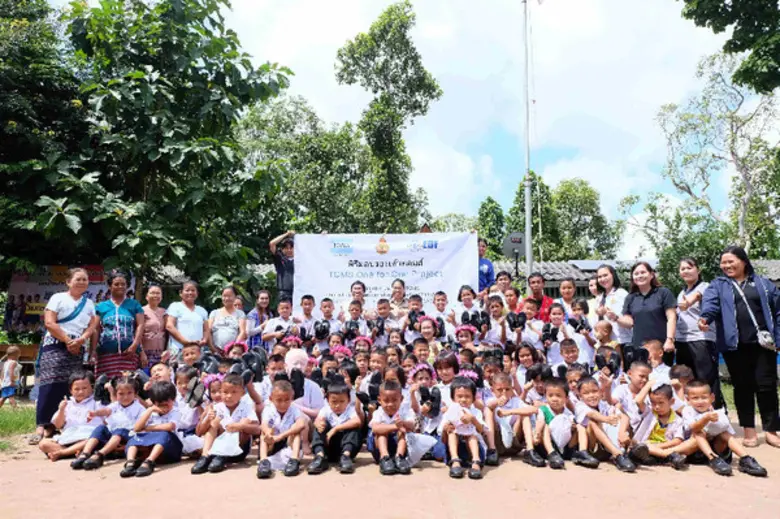 มูลนิธิ EDF ร่วมกับรองเท้าทอมส์ห่วงใยสุขภาพมอบรองเท้าแก่นักเรียนไทยที่ยากจนกว่า 38,000 คู่