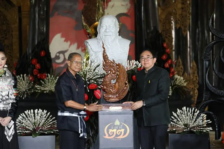 รมว.วธ. มอบรางวัล "ถวัลย์ ดัชนี" 6 สาขา เชิดชูศิลปิน-ผู้ส่งเสริมด้านวัฒนธรรม ผนึกกำลังเครือข่ายศิลปิน ขับเคลื่อน เชียงราย ต้นแบบ "เมืองศิลปะ"