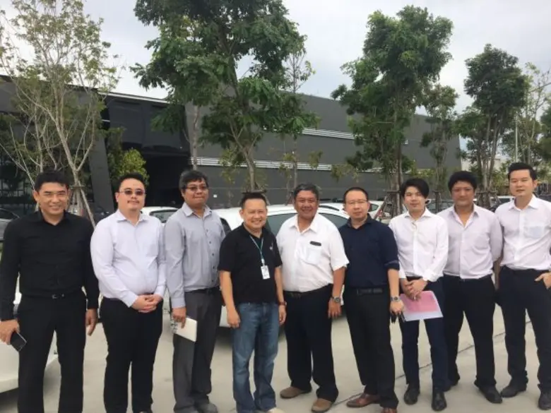 นายภูมิชาย วัชรพงศ์ (กลาง) ประธานเจ้าหน้า...