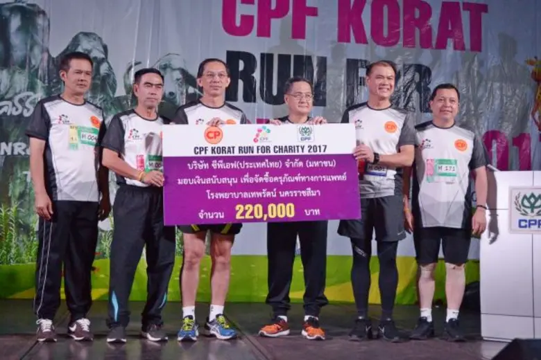 นายมุรธาธีร์ รักชาติเจริญ (ที่ 3 จากขวา) ...