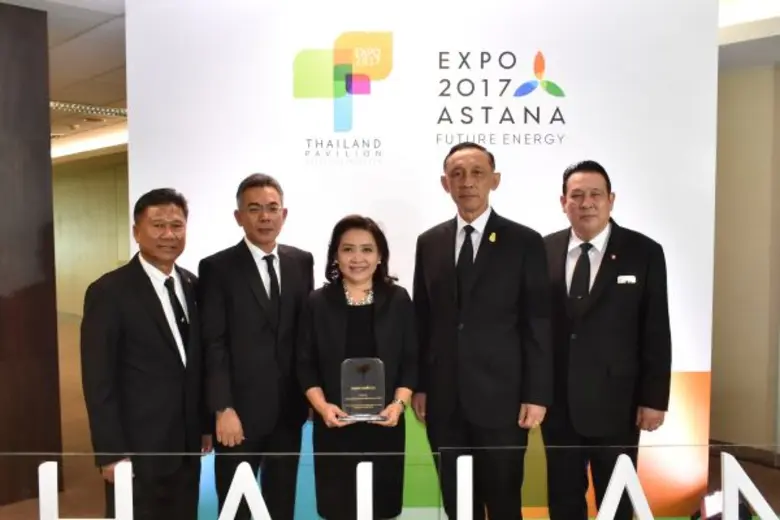 นางวรางคณา ลือโรจน์วงศ์ (ที่ 3 จากซ้าย) ก...