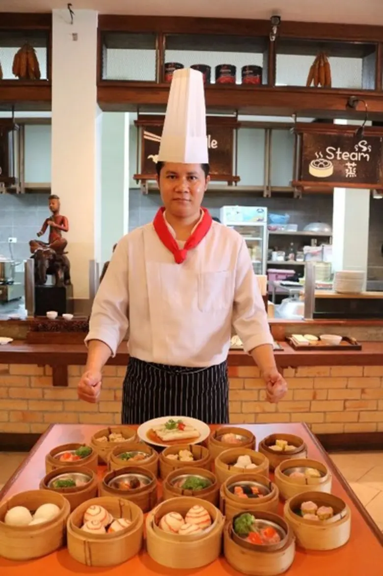 อิ่มไม่อั้นมา 4 จ่าย 3 กับบุฟเฟต์ 2 สไตล์ ที่ ห้องอาหารเฟื่องฟ้า