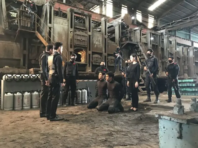 “มิกค์” พร้อม “ชาโดว์ทีม” บุกถล่มวายร้าย “แบล็กไอรอน” ใน “ยึดฟ้าหาพิกัดรัก” ทางช่อง 7 สี