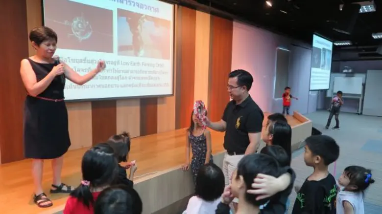 นานมีบุ๊คส์ ชวนครอบครัวหรรษา ไขความลับโลกวิทย์แห่งจักรวาล จัดกิจกรรม Family Fun Sundays ตอน นักวิทย์น้อยตะลุยอวกาศ