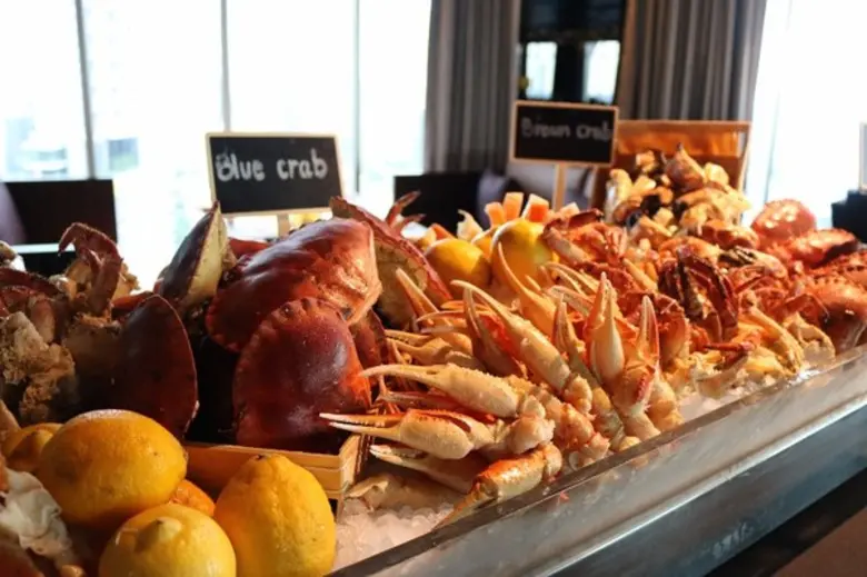 ลิ้มรสชาติความอร่อยสดใหม่จากท้องทะเลบนตึกสูงใจกลางเมือง ณ ซูม สกาย เลาจน์ โรงแรมอนันตรา สาธร กรุงเทพฯ