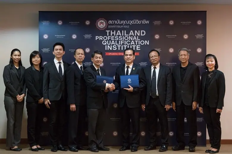 นายวีระชัย ศรีขจร ผู้อำนวยการ สถาบันคุณวุ...