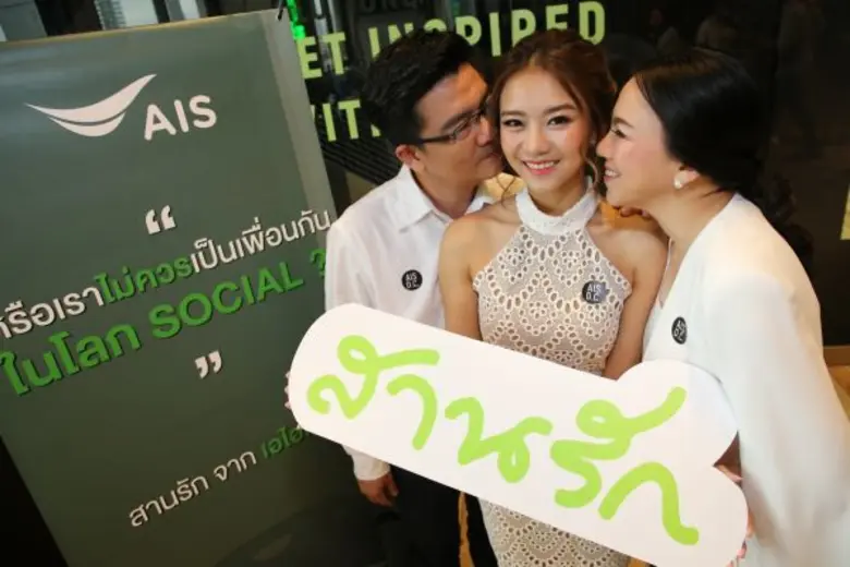 "แพรวา-จูนจูน" จูงมือคุณพ่อ-คุณแม่ เวิร์คช็อปกิจกรรม “Family Reconnect” ปลดล็อก! ความเข้าใจการใช้ 'โซเชียล มีเดีย' ในครอบครัว