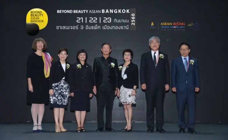 นายเจน นำชัยศิริ ประธานสภาอุตสาหกรรมแห่งประเทศไทย ใ...