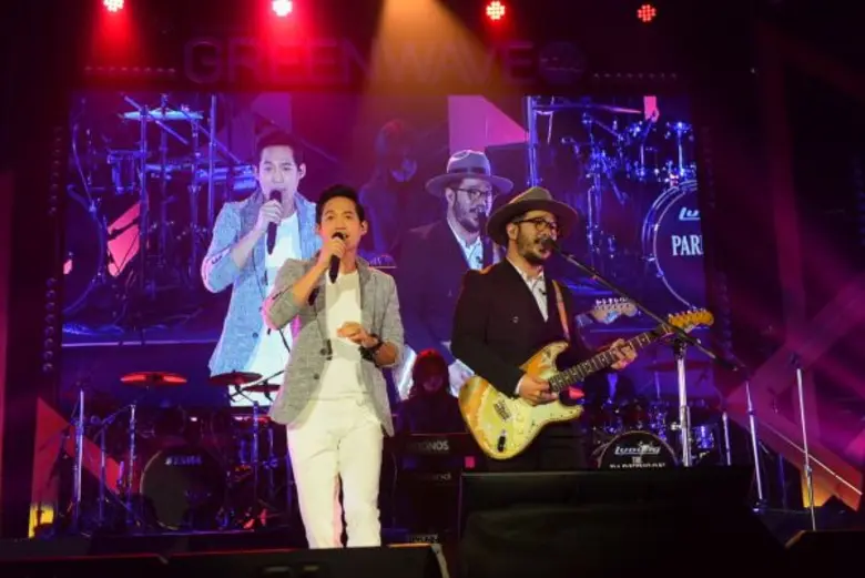 สนุกสนานเกินเรื่องไปมากทีเดียวกับ COVER N...