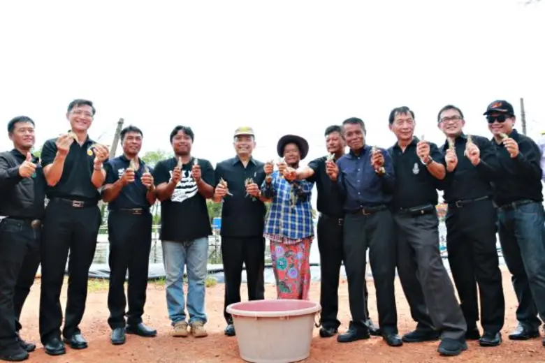 นายปราโมทย์ เสนาะสรรพ์ (ที่ 4 จาก ซ้าย) แ...