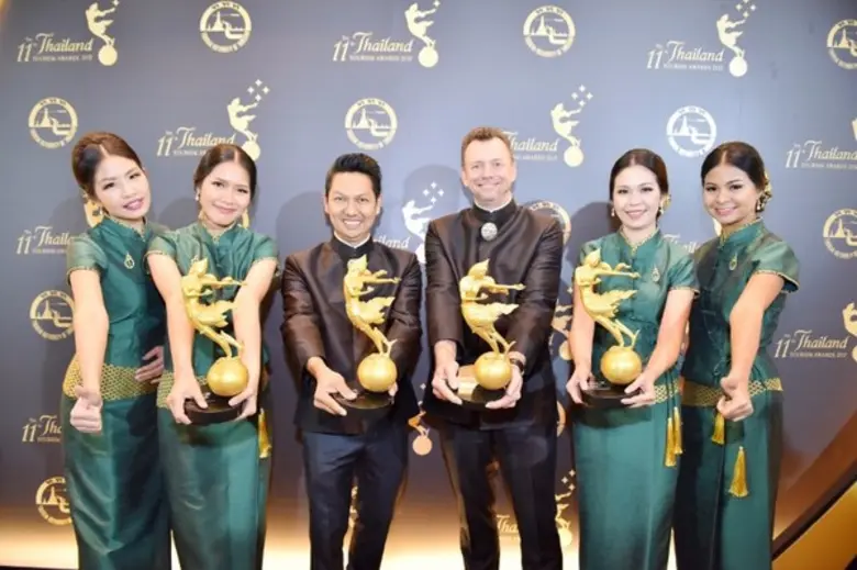 คุณภาคิน พลอยภิชา และ คุณโทบี้ อัลเลน ประ...