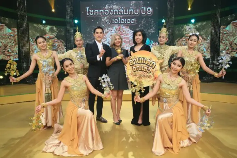 บุษยา สถิรพิพัฒน์กุล (ที่ 3 จากขวา) รองกร...