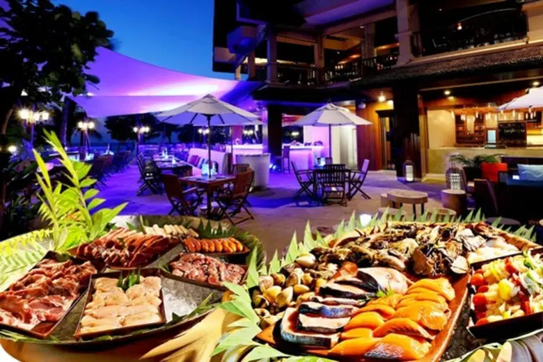 ทุกคืนวันจันทร์ ห้องอาหาร "โคสต์บีชคลับแอ...