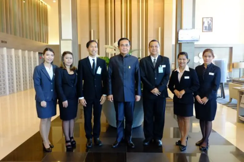 นายรอชิดี หีมเบ็นหมาน (ที่3 จากซ้าย) ผู้จ...