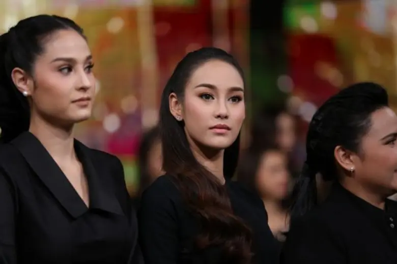 “เจ เอส แอล ฯ” ขนทัพดารากว่า 90 ชีวิต ร้องเพลง “พลังแผ่นดิน” ดังกึกก้องถวายในหลวง รัชกาลที่9 น้อมสำนึกในพระมหากรุณาธิคุณ