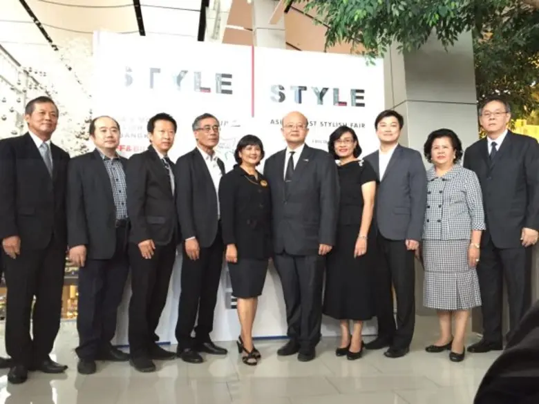 นายสุวัชชัย วงษ์เจริญสิน (ที่ 3 จากขวา) ป...