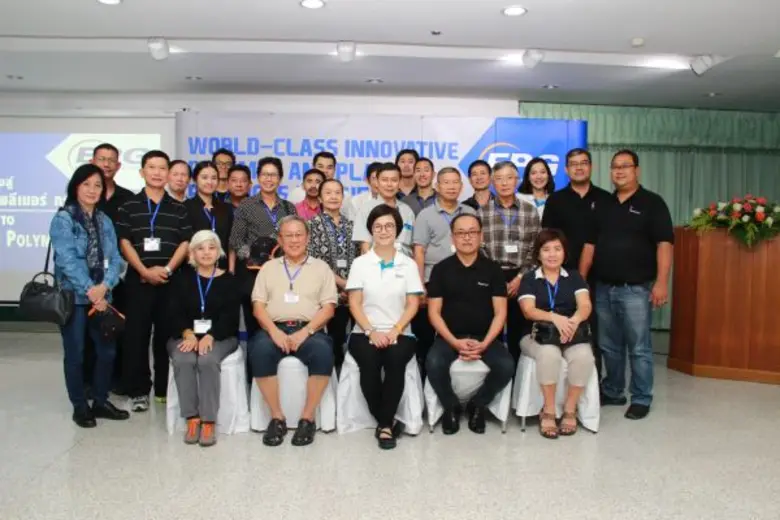 นางสาวเนาวรัตน์ วิทูรปกรณ์ (กลาง) ผู้ช่วย...