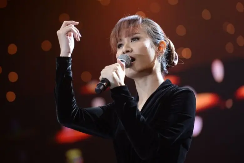 ทีวีไกด์: รายการ “ร้องแลก แจกเงิน Singer Takes It All เพลงพระราชนิพนธ์ เพลงของพ่อ” “นัท มีเรีย” ขับกล่อมบทเพลงของพ่อ “ดวงใจกับความรัก” แทนใจปวงชนชาวไทย