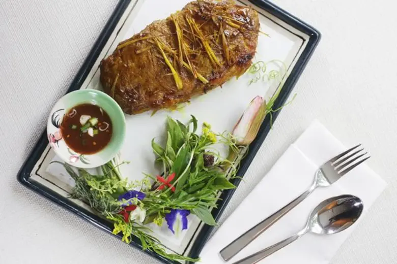 ห้องอาหารไทยสวนบัว โรงแรมเซ็นทาราแกรนด์ เ...