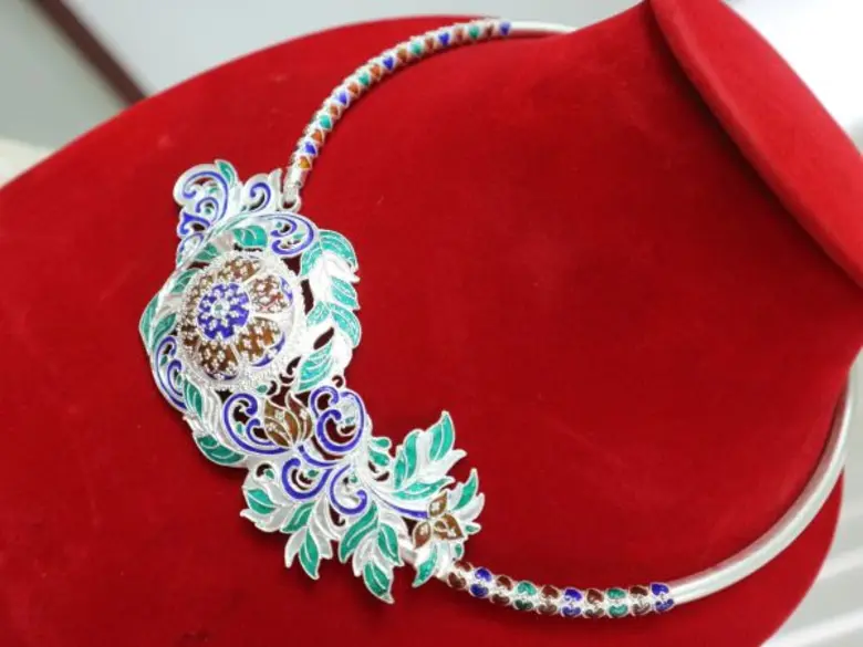 กองส่งเสริมศิลปวัฒนธรรม ม.นเรศวร จับมือ สำนักงานท่องเที่ยวและกีฬาจังหวัดสุโขทัย ยกระดับสินค้าพื้นเมืองจังหวัดสุโขทัยสู่นวัตกรรมสินค้าที่ระลึกเพื่อการท่องเที่ยว