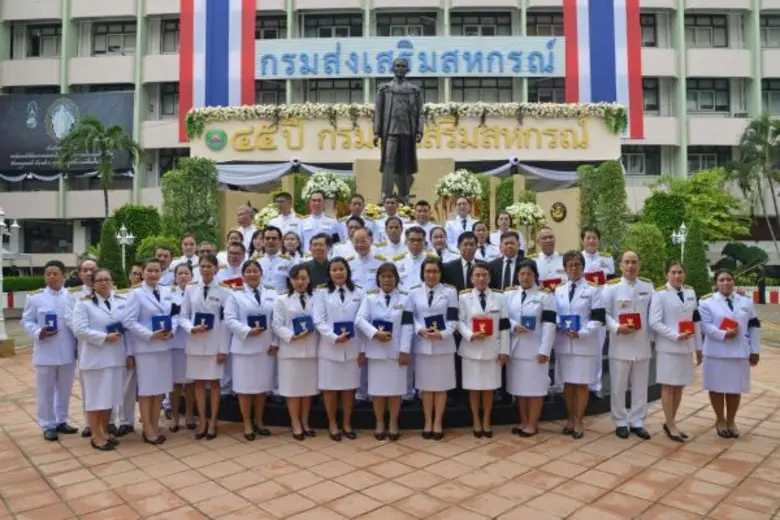พลเอกประสาท สุขเกษตร เลขานุการรัฐมนตรีว่า...
