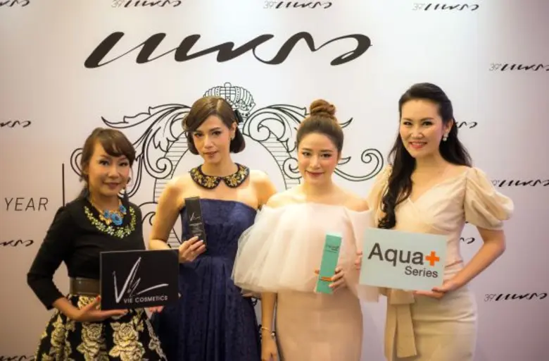 คุณมัตถกา แข็งขัน (ซ้ายสุด) และคุณพนาพรรณ...