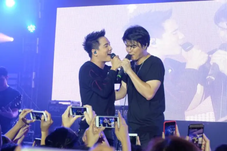 สนุกลืมเฮิร์ท!! “ซีล” “แทททู คัลเลอร์” มันส์สุดเหวี่ยง ใน “คูลฟาเรนไฮต์ มิวสิค อะไลฟ์ ซีล แทททู คัลเลอร์ เฮิร์ท ร็อค คาเฟ่”