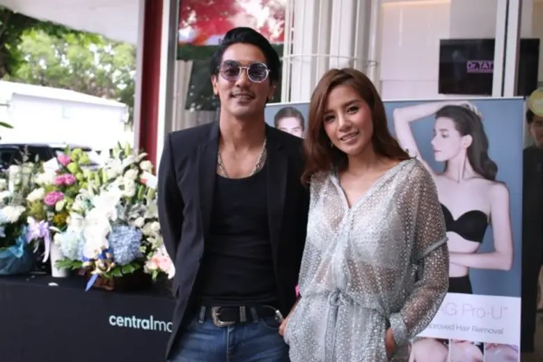 ใบเตย อาร์สยาม ควงดีเจแมน เปิดคลินิกเสริมความงาม Dr.Tattof สยบข่าวลือเตียงหัก