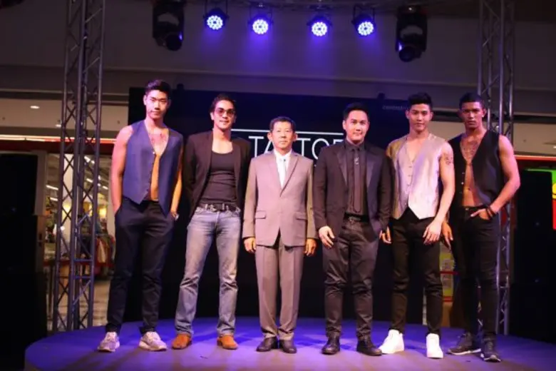 ใบเตย อาร์สยาม ควงดีเจแมน เปิดคลินิกเสริมความงาม Dr.Tattof สยบข่าวลือเตียงหัก