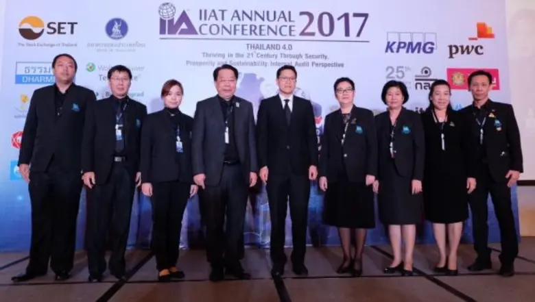 นายมงคล ลีลาธรรม กรรมการผู้จัดการ ธนาคารพ...