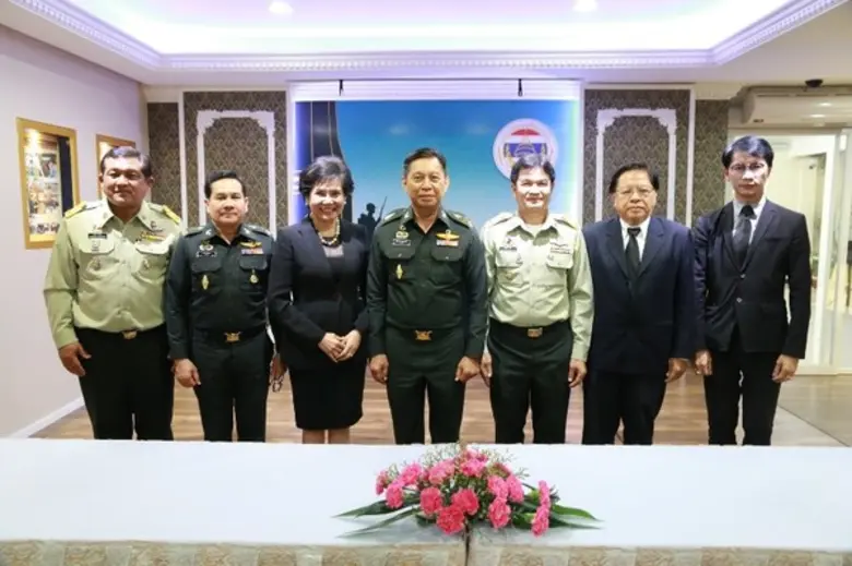 นางปรียนาถ สุนทรวาทะ (ที่ 3 จากซ้าย) ประธ...