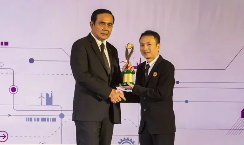 พลเอกประยุทธ์ จันทร์โอชา นายกรัฐมนตรี มอบ...