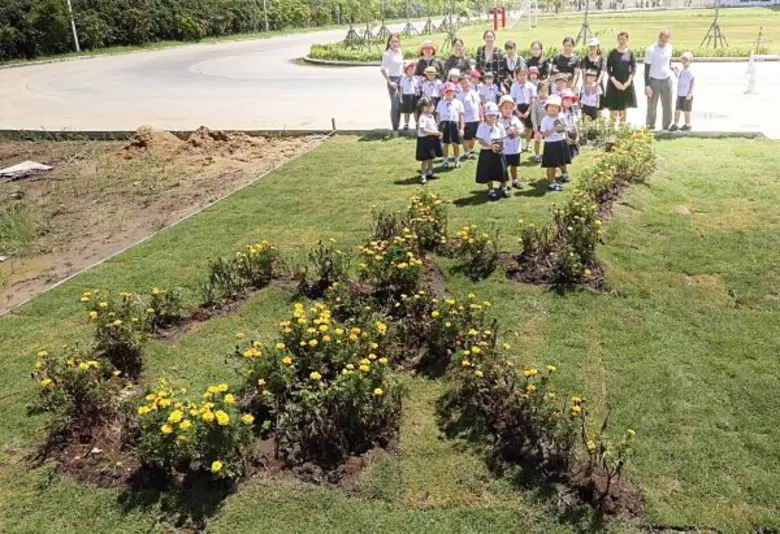 เพื่อน้อมอาลัยและรำลึกในพระมหากรุณาธิคุณ ...