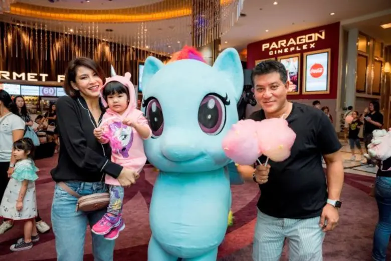 พารากอน ซีนีเพล็กซ์ ร่วมกับ มงคลเมเจอร์ นำทีม โพนี่ ส่งความสุขฉลองปิดเทอมสุดฟรุ้งฟริ้ง กับเรื่องราวการผจญภัยรูปแบบใหม่ของโพนี่ทั้ง 6 บนจอภาพยนตร์เป็นครั้งแรก! ในงาน MY LITTLE PONY THE MOVIE FRIENDSHIP PREMIERE